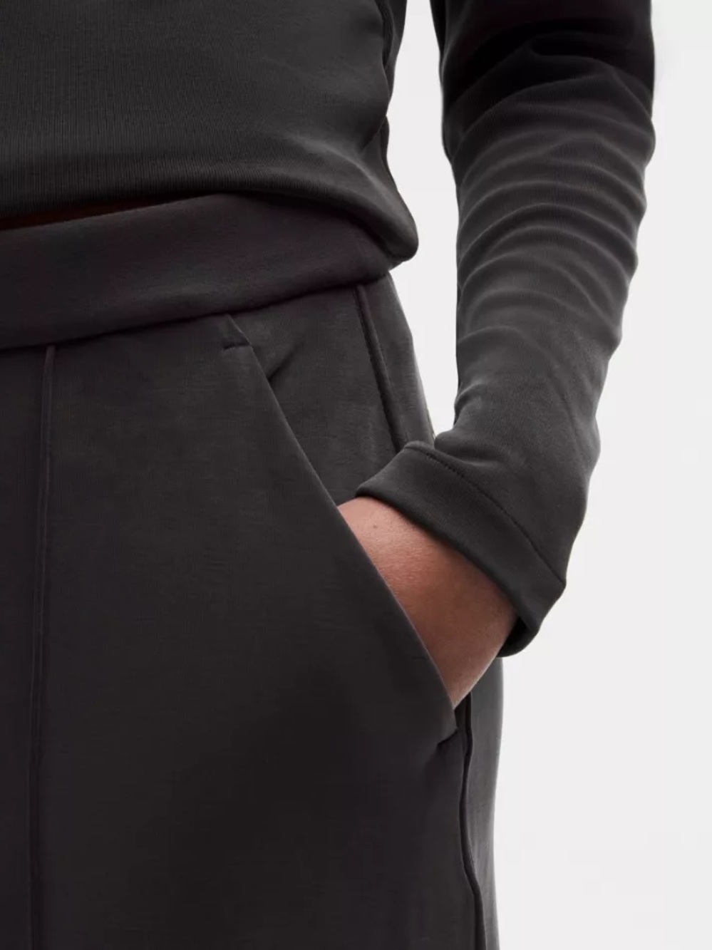 Softstreme Pintuck High-Rise Wide-Leg Pant
Regular - Picture 5 of 10